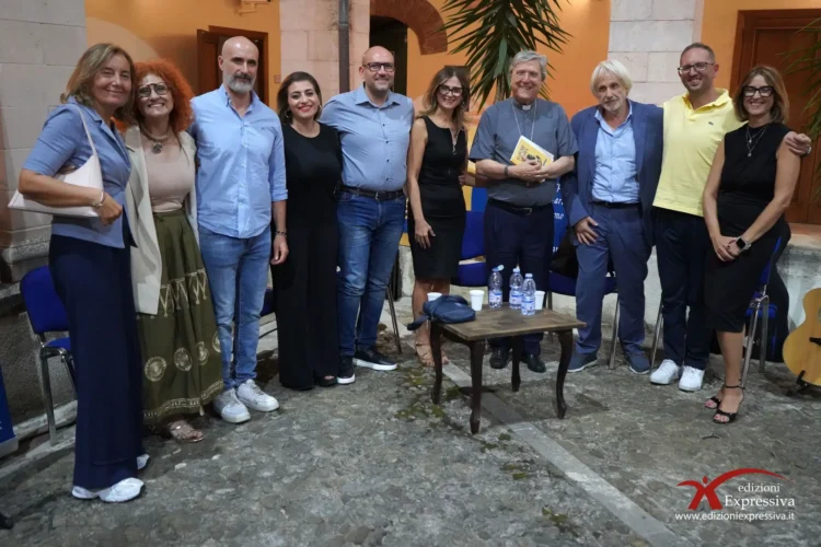 A Cosenza presentato “Barche di Sabbia” con mons. Savino e Franz Caruso